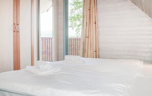 3 bedrooms, travel cot, WiFi