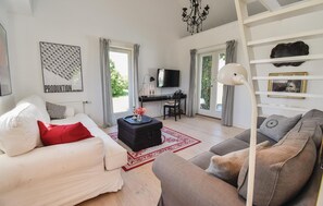 Fernseher, Kamin, DVD-Player