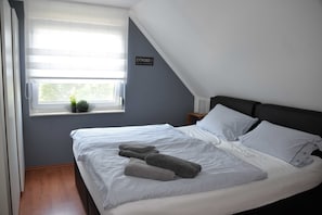 3 chambres, coffre-fort, fer et planche à repasser, lit de bébé portatif