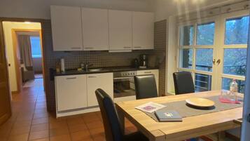 Kühlschrank, Ofen, Herdplatte, Geschirrspüler