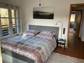 1 bedroom, in-room safe, desk, iron/ironing board