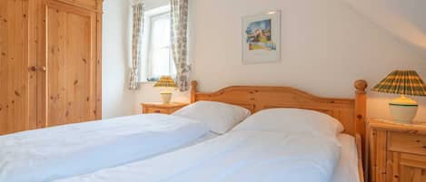 2 Schlafzimmer, Reisekinderbett, WLAN, Bettwäsche