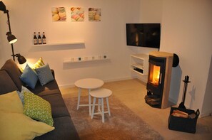 Televisión y chimenea 