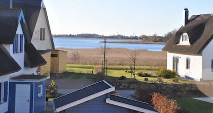 Wiekhus - Thatched house Wiekhus on Breeger Bodden