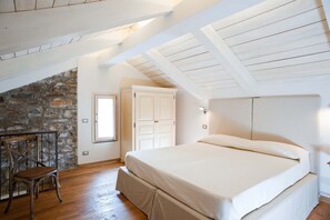 7 室のベッドルーム、セーフティボックス (室内)、アイロン / アイロン台、WiFi (無料)