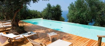 Great villa with pool. 400 metres from beach. Cilento, Apulia