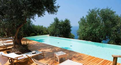 Great villa with pool. 400 metres from beach. Cilento, Apulia