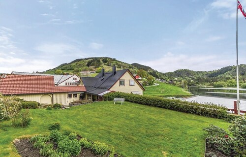 5 bedroom lovely home in Seim