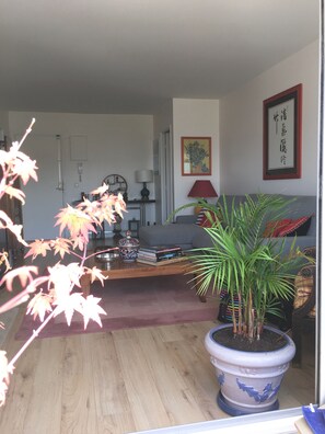 Interior - 2-room apartment on a high floor overlooking all of Paris with sunny balcony. Buttes Chaumont (Paris)