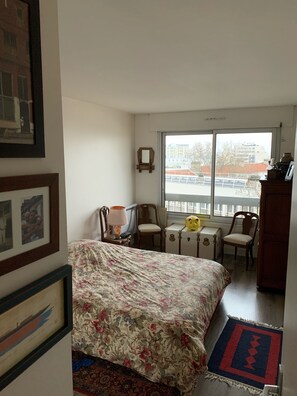 1 habitación, tabla de planchar con plancha, wifi gratis y ropa de cama 