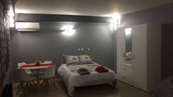 1 bedroom, WiFi, bed sheets