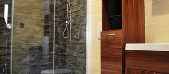 Die Kyklade, Luxuswohnung im Hyperzentrum