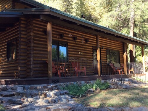 Stunning Views in Charming Sedona Log Cabin, Close to Oak Creek!!