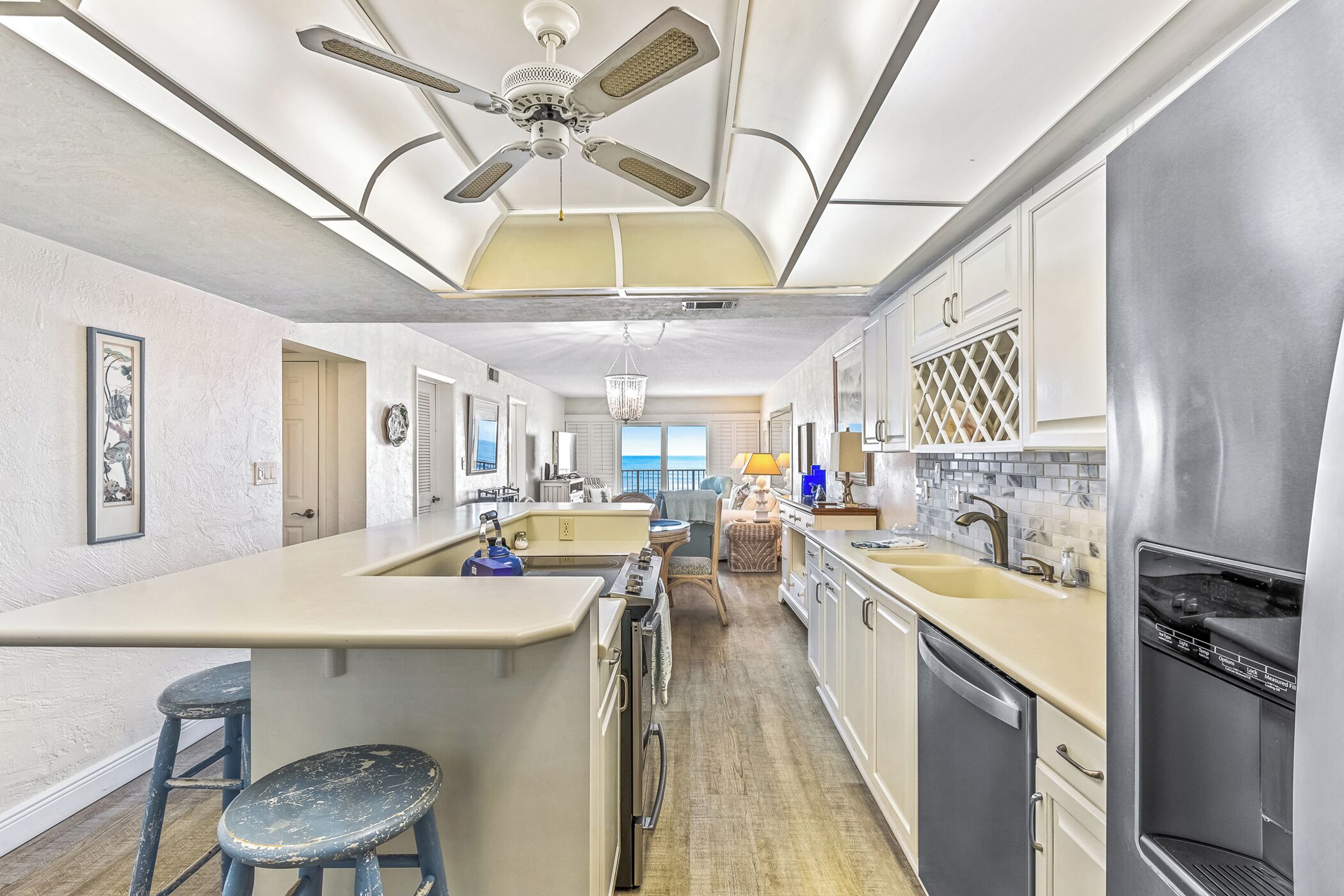 Refrigerador, microondas, parrilla de estufa y lavavajillas 