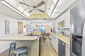 Fridge, microwave, stovetop, dishwasher