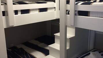 3 bedrooms, free WiFi, bed sheets