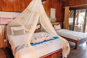 Minibar, desk, free WiFi