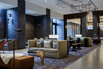 Hotel entrance and lobby at Houston Cityplace Marriott at Springwoods Village