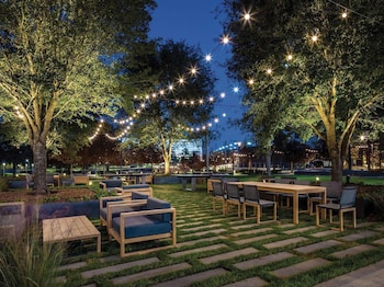 Courtyard at Houston Cityplace Marriott at Springwoods Village