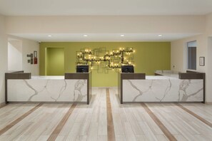 ฝ่ายต้อนรับ