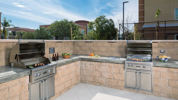 An outdoor kitchen area with a grill, oven, and countertop space. - Residence Inn by Marriott Ontario Rancho Cucamonga (Rancho Cucamonga)