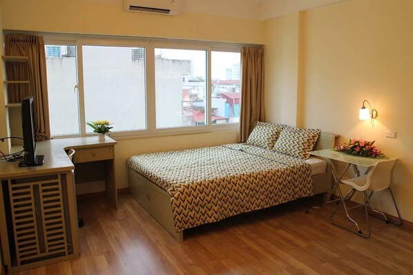 Studio Type 5 | Desk, soundproofing, free WiFi - Lotus House (Hanoi)