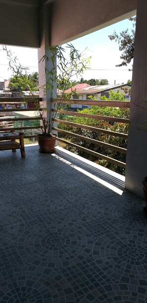 Estudi en suite bàsic | Balcó