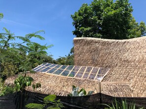 Desk, free WiFi, bed sheets - Bamboo & B - Hostel (Banyuwangi)