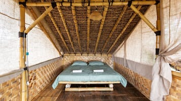 Double Room | Desk, free WiFi, bed sheets