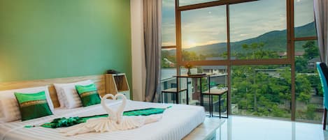 Mountain View | Blackout curtains, free WiFi, bed sheets