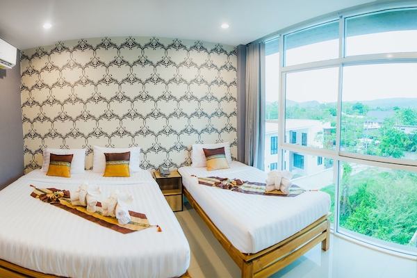 Cortinas blackout, wifi gratis y ropa de cama
