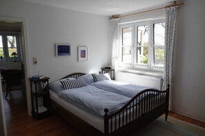 1 chambre, fer et planche à repasser, lit parapluie, Wi-Fi