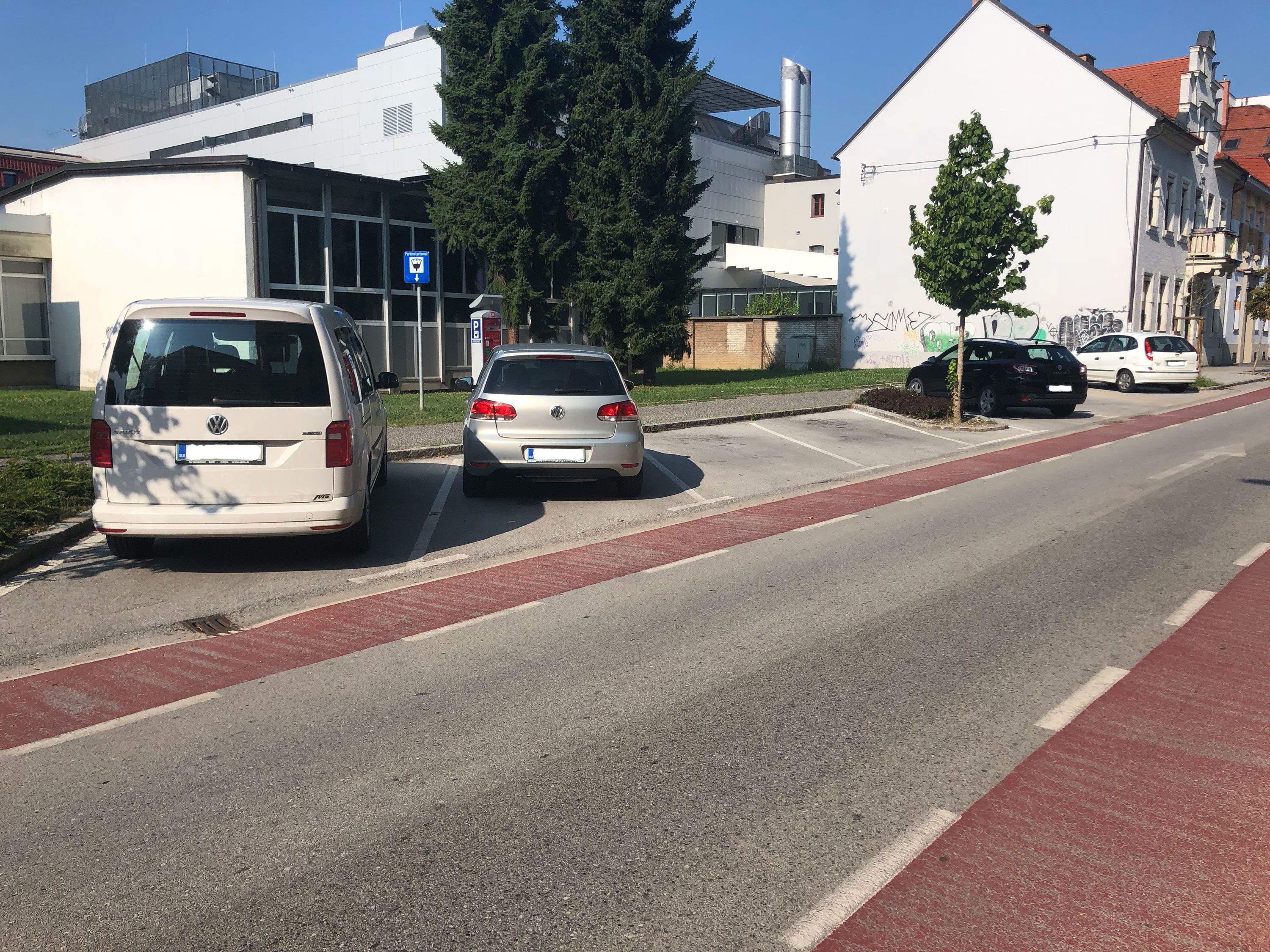 valet parking (surcharge) (18 per day)