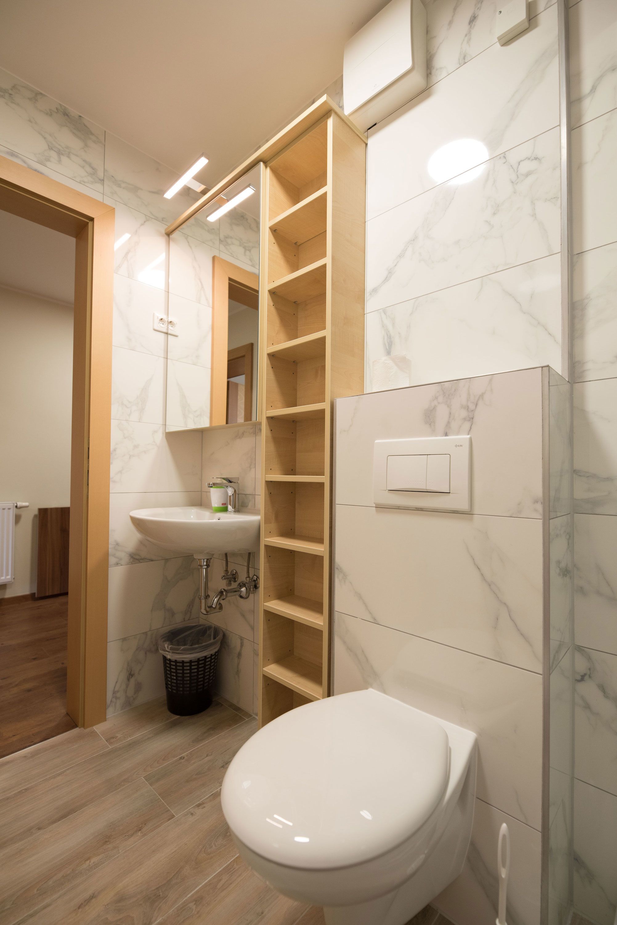 shower, free toiletries, towels