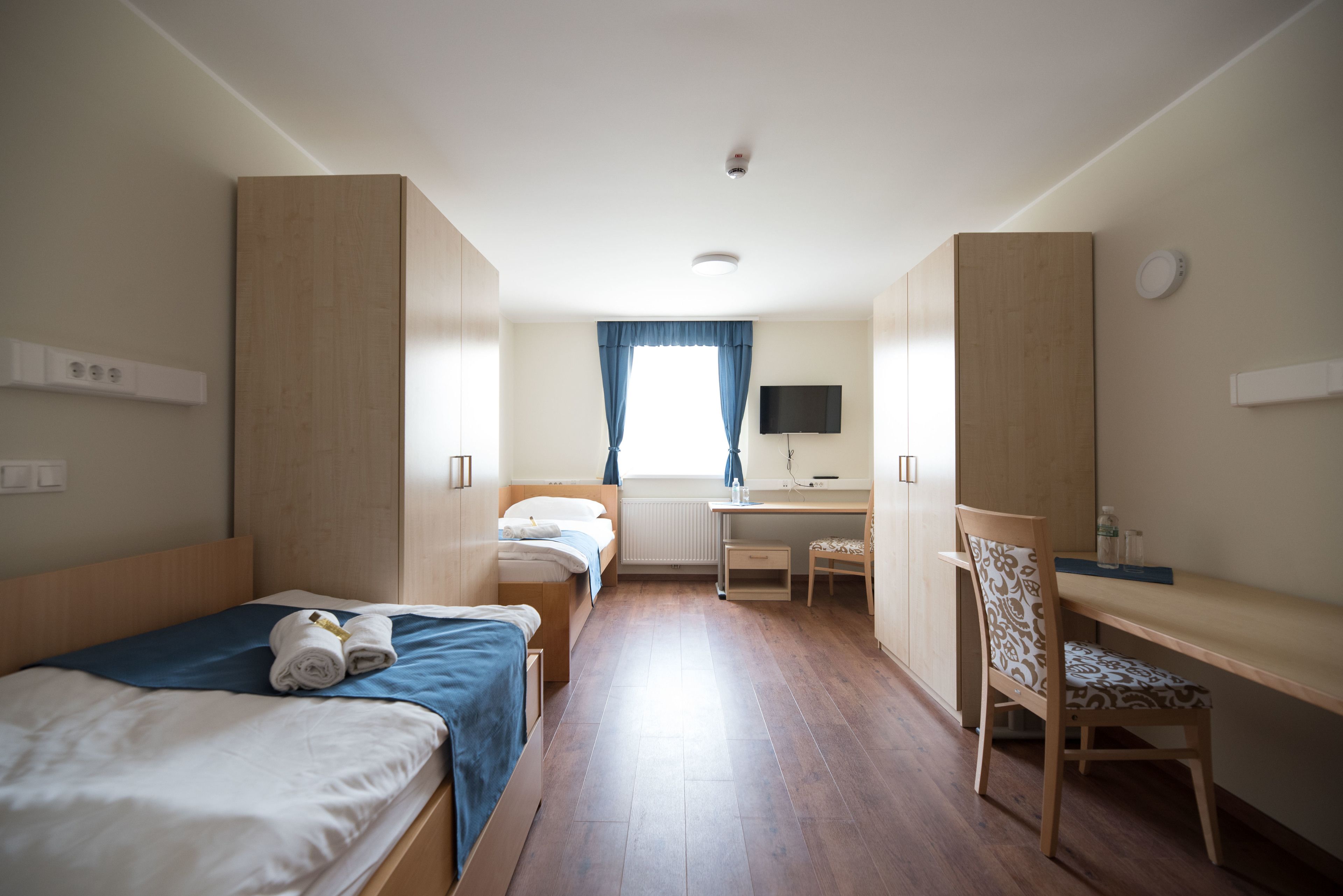 twin room | in-room safe, desk, free wifi