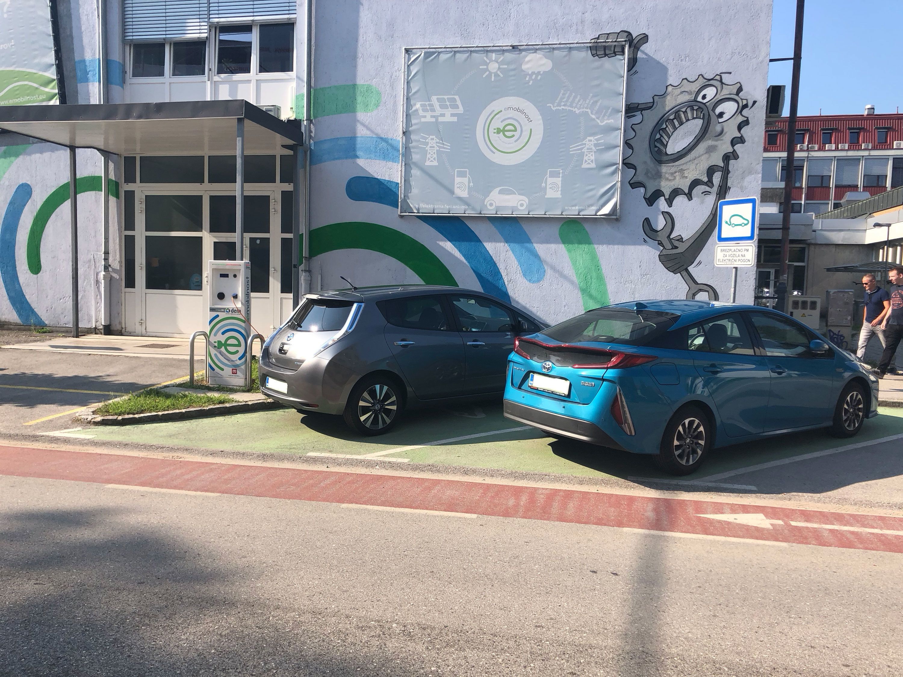 valet parking (surcharge) (18 per day)