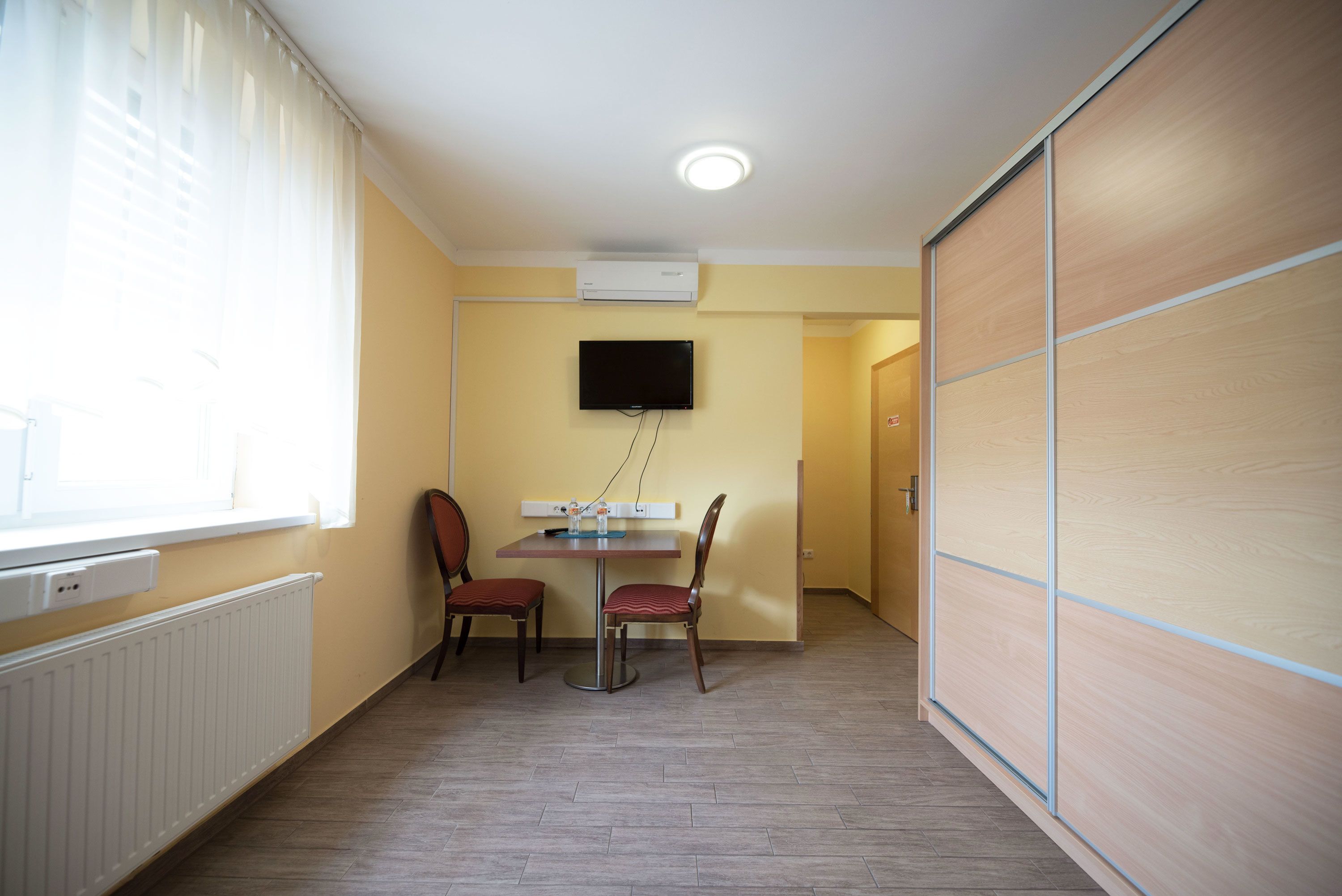 double room | living area | flat-screen tv