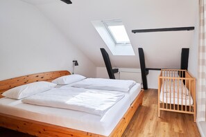 3 habitaciones, cuna de viaje, wifi y ropa de cama 