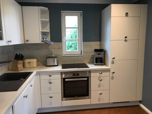 Køleskab, mikrobølgeovn, ovn, opvaskemaskine