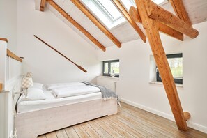 2 bedrooms, travel crib, WiFi, bed sheets