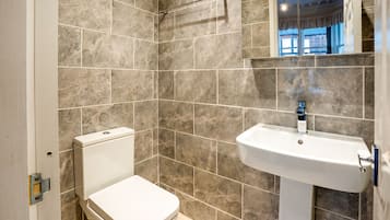 Standard Double Room, 1 Double Bed | Bathroom | Shower, towels