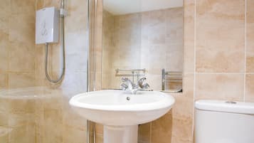 Standard Single Room, 1 Single Bed | Bathroom | Shower, towels