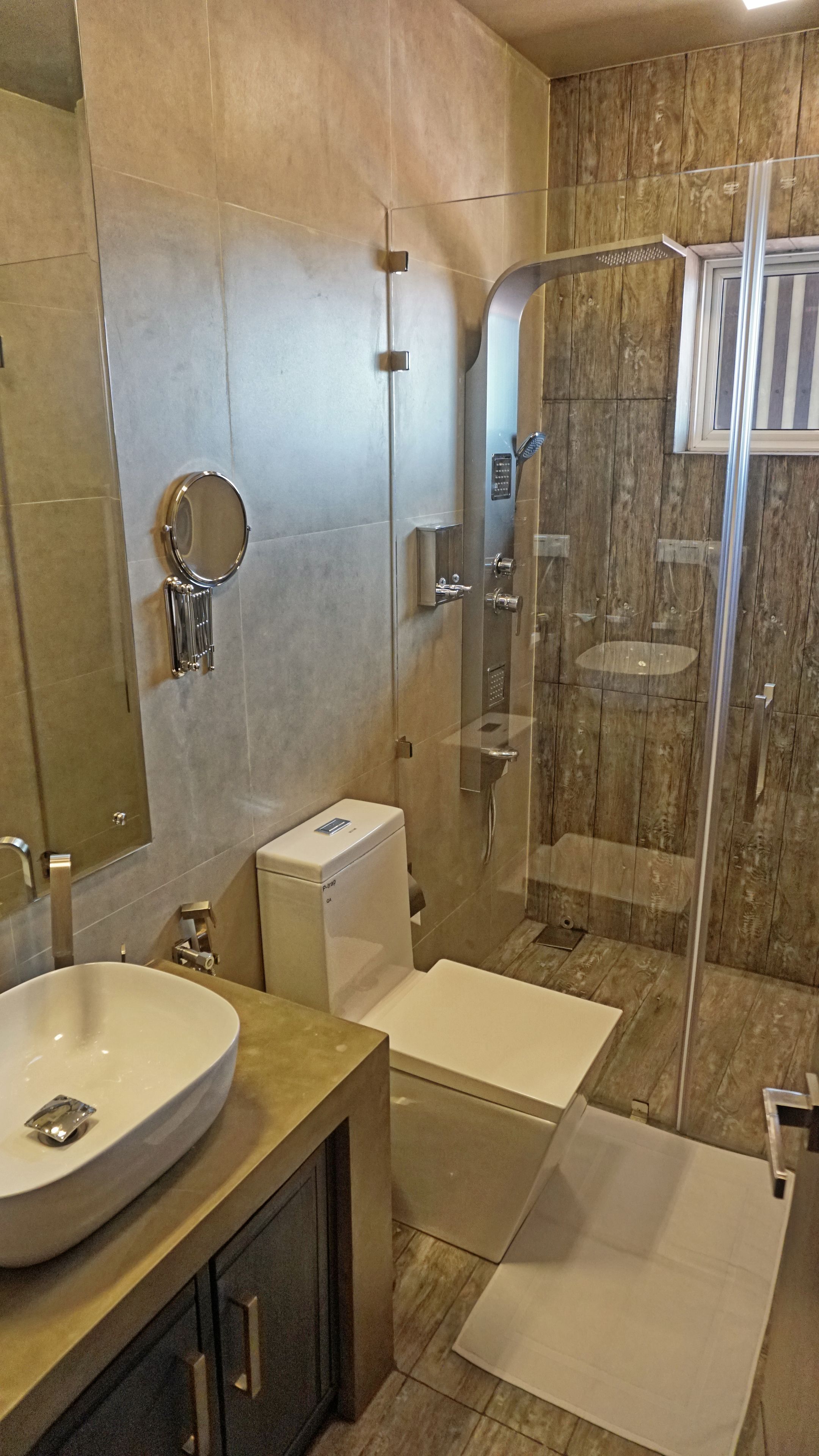 shower, free toiletries, bathrobes, towels