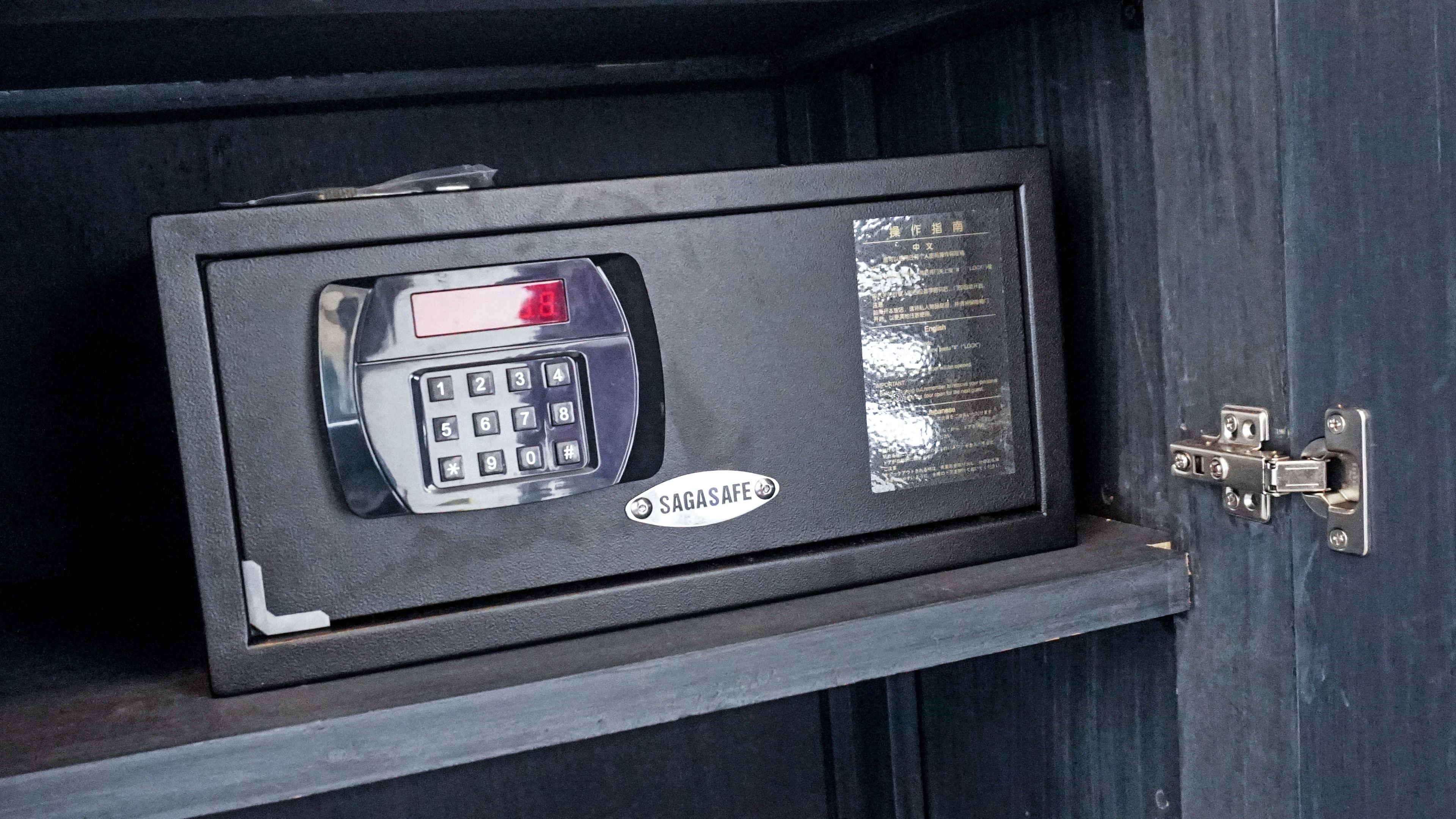 deluxe triple with balcony | safe