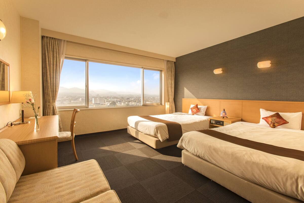 Basic Twin Room | Desk, blackout curtains, iron/ironing board, free WiFi