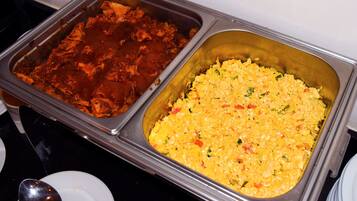 Tägliches nach Wunsch zubereitetes Frühstück gegen Gebühr