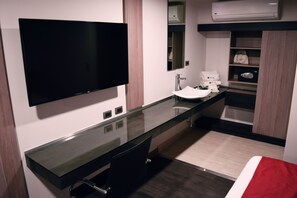 Suite Deluxe | Caja de seguridad en la habitación, escritorio y insonorización