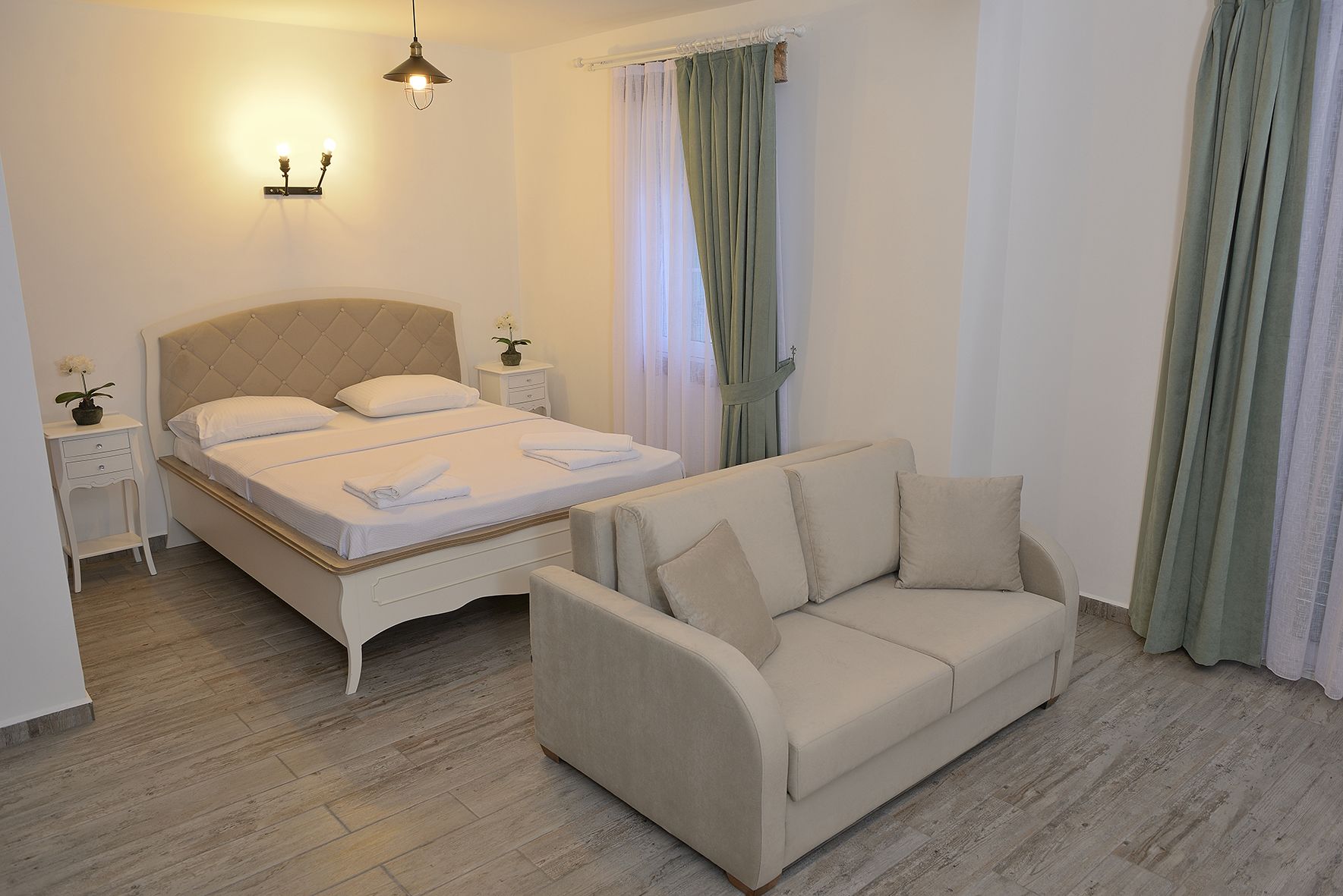 Deluxe Room | Egyptian cotton sheets, premium bedding, desk, blackout drapes