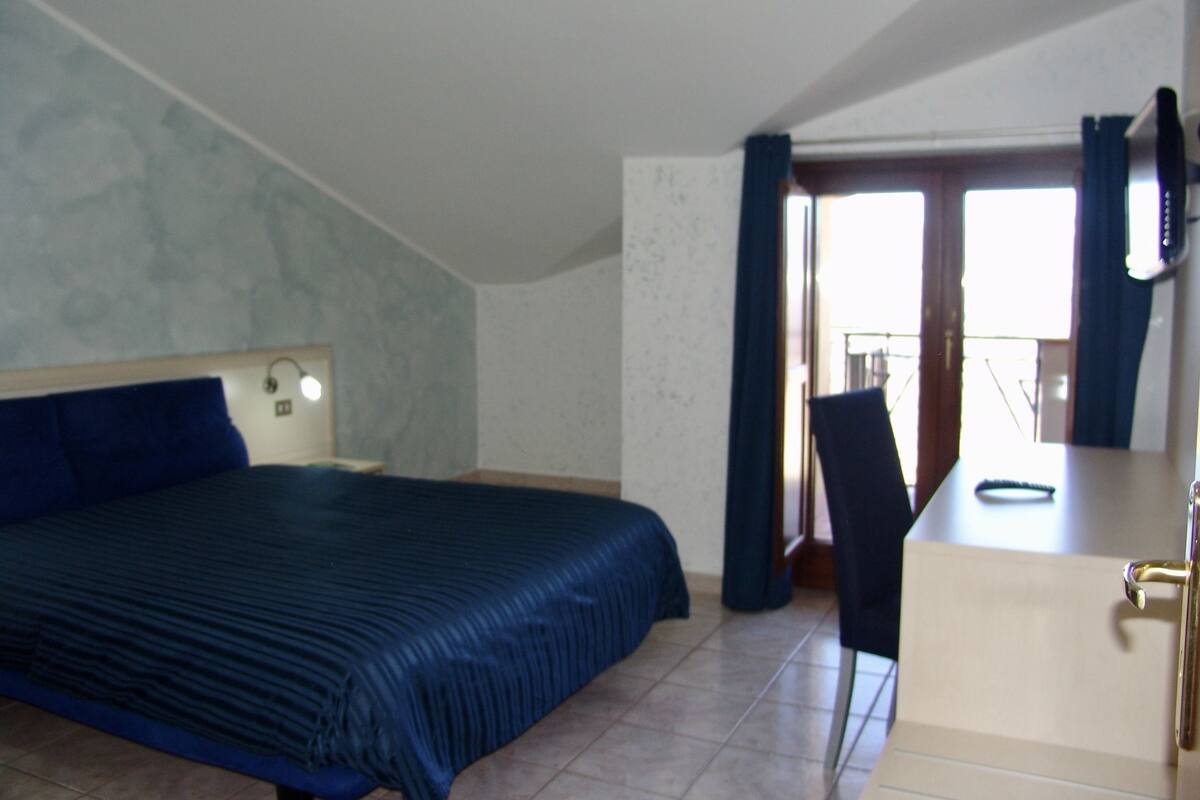 Double Room, Balcony | Desk, blackout drapes, iron/ironing board, rollaway beds (surcharge)