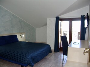 Double Room, Balcony | Desk, blackout drapes, iron/ironing board, rollaway beds - B&B Il Girasole (Rogliano)